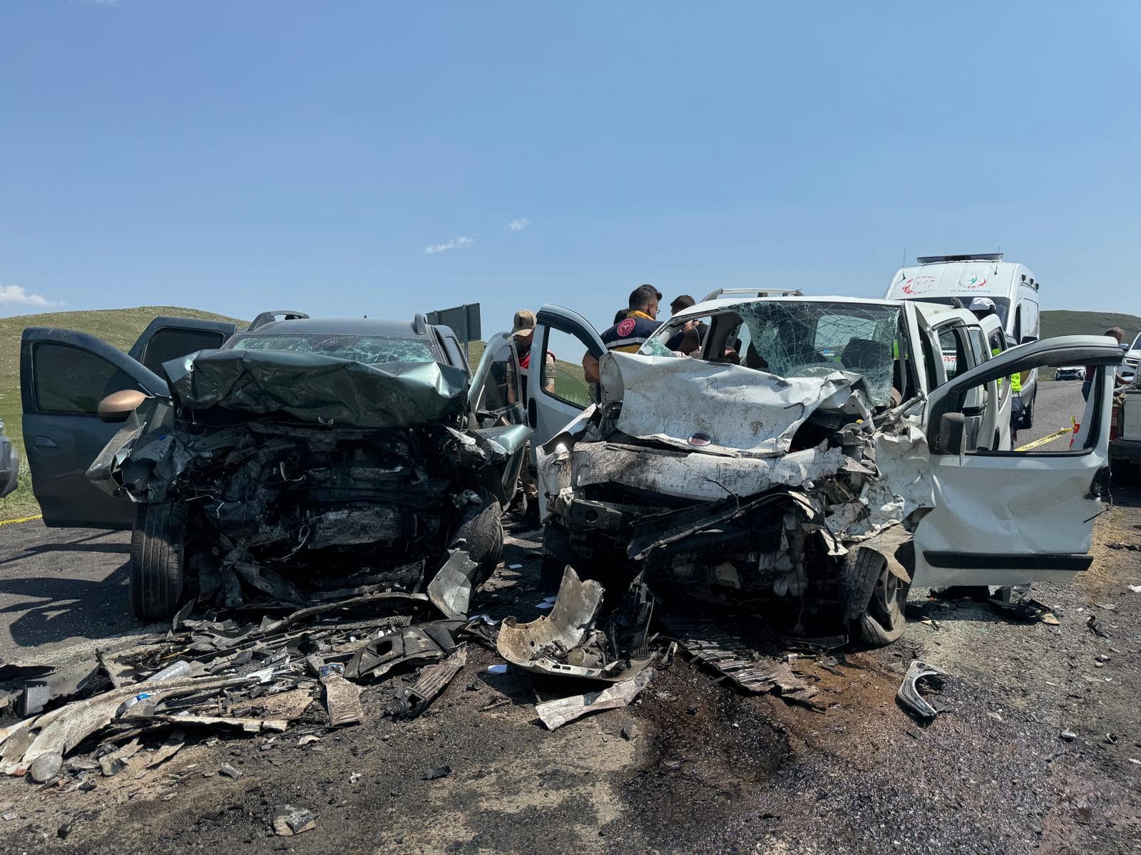 Katliam gibi kaza: 4 ölü, 2 yaralı