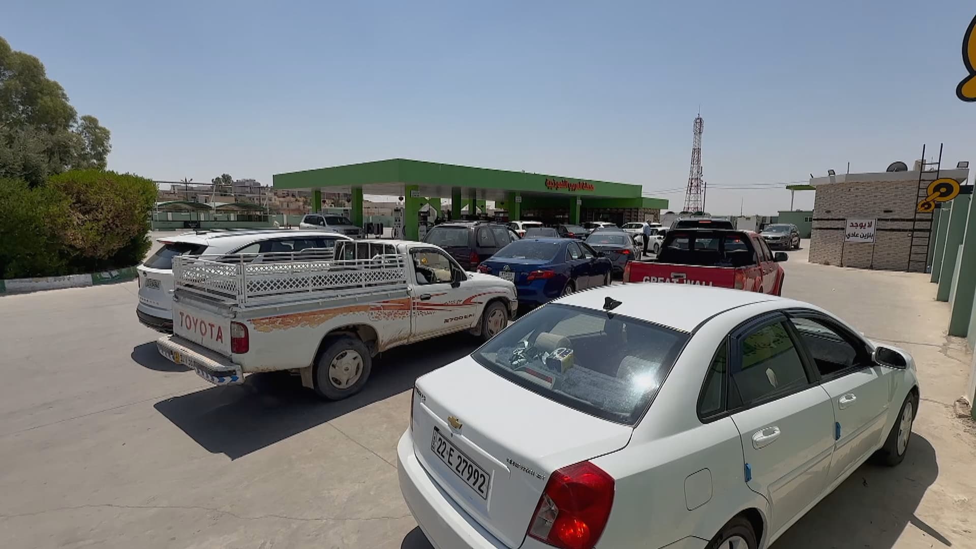 شۆفێرانی هەرێمی کوردستان لە مووسڵ بۆ بەنزینی 450 دیناری نۆڕە دەگرن