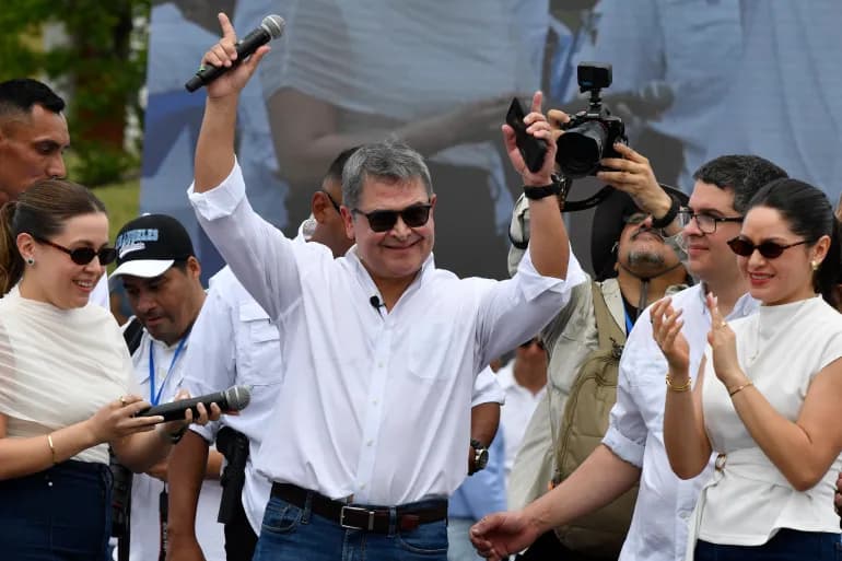 Uyuşturucu kaçakçılığından ABD'de hapisteydi: Trump'ın affettiği eski Honduras Devlet Başkanı ülkesine döndü