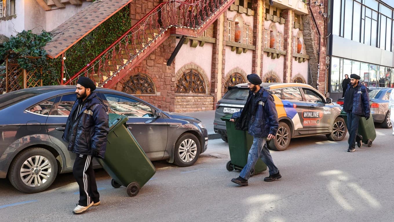 پووتین یاسایەک بۆ تووندکردنەوەی رێکاری مانەوەی کرێکارە بیانییەکان لە رووسیا واژۆ دەکات