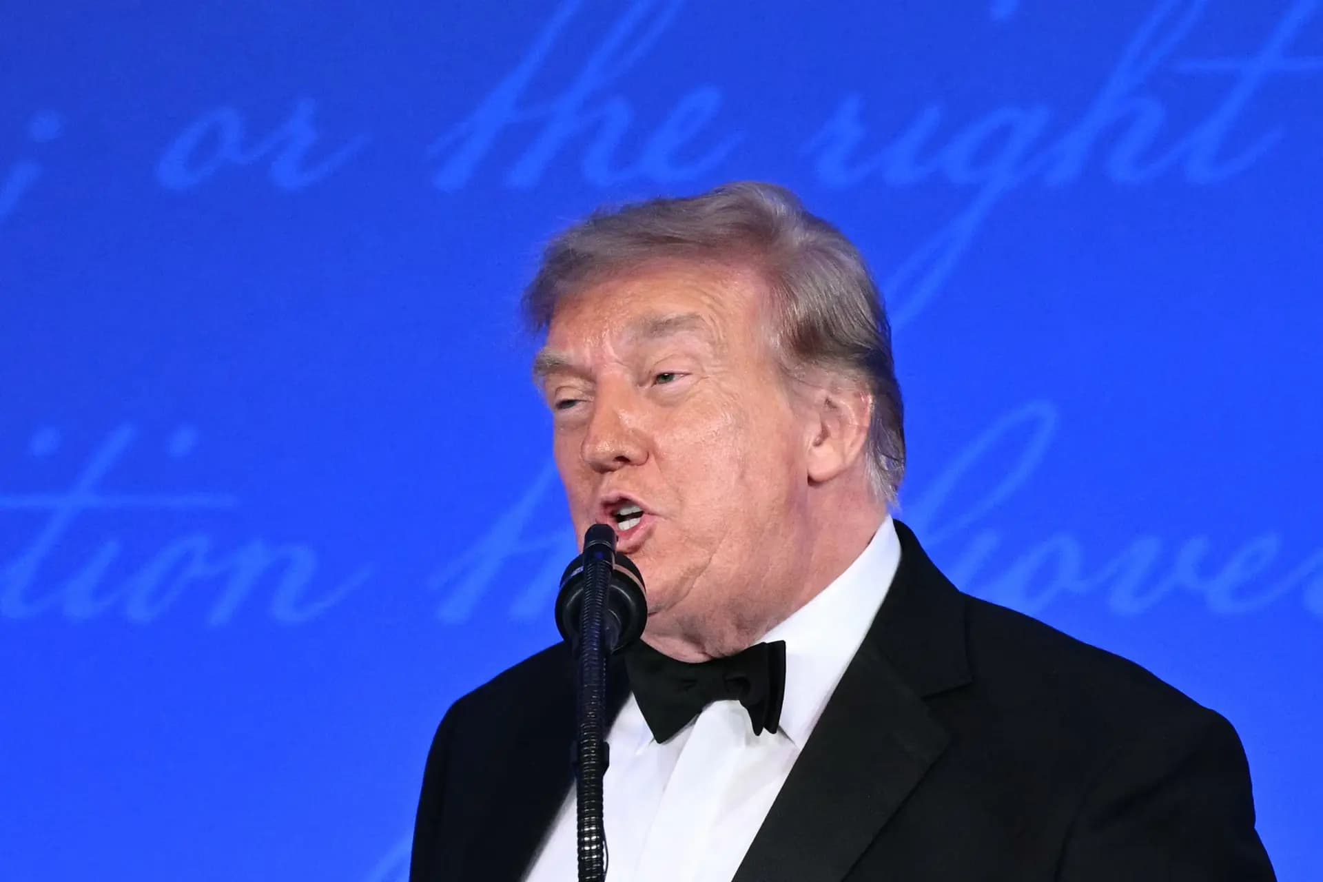 Trump: Bi Îranê re dan û standin hene lê em demeke zêde nadin wan