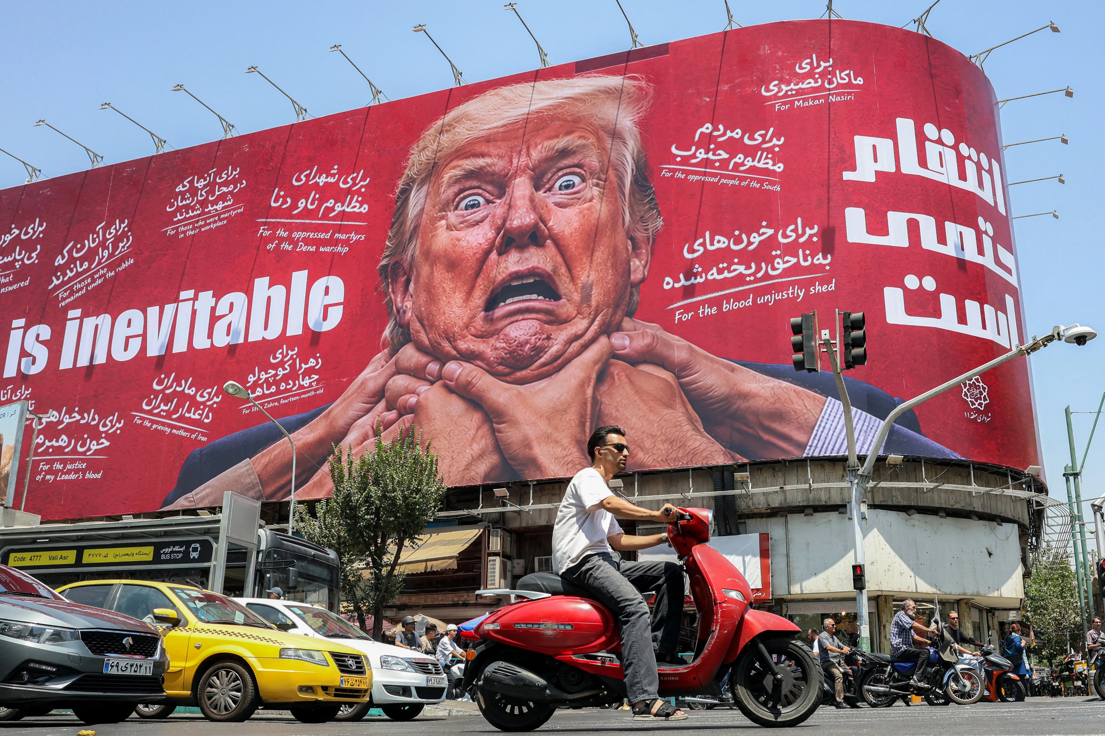 تابلۆی شەقامێکی تاران. وێنە: AFP