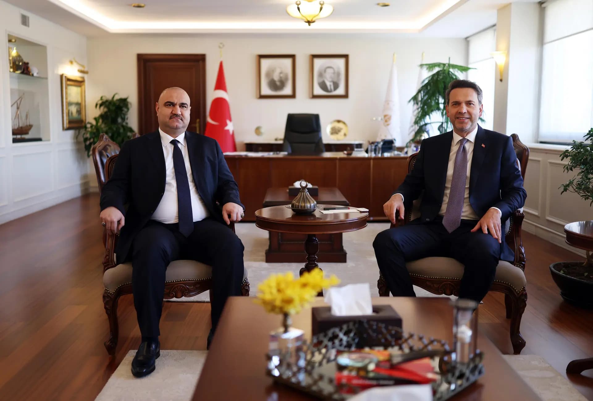Wezîrê Enerjiyê yê Tirkiyeyê bi Parêzgarê Kerkûkê re civiya