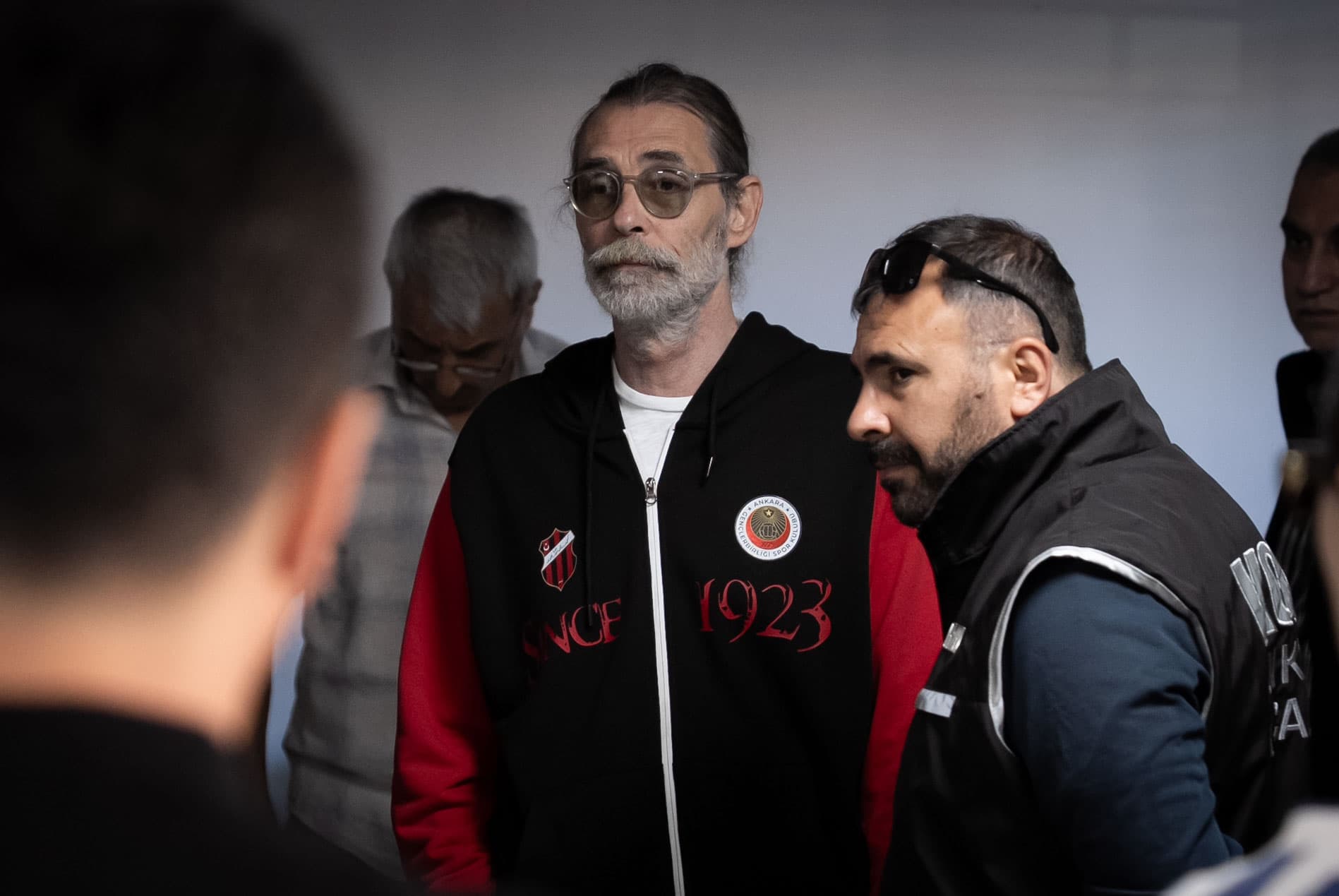 Etimesgut Belediye Başkanı Erdal Beşikçioğlu gözaltına alındı. / Foto: AA