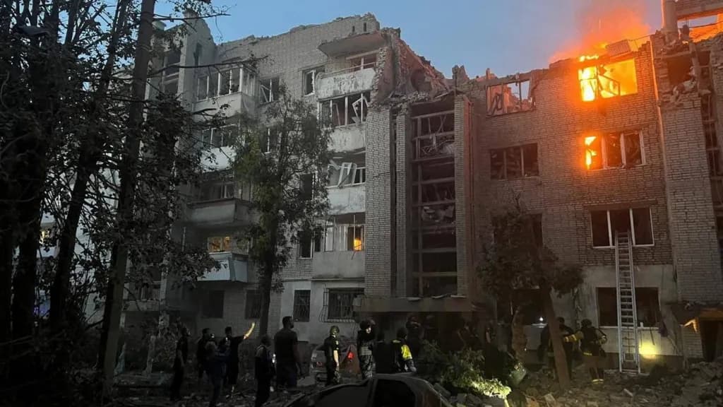 Lvîv, avahiyeke ku Rûsyayê lê xistiye, 30ê Tîrmeha 2026an / Wêne: Reuters