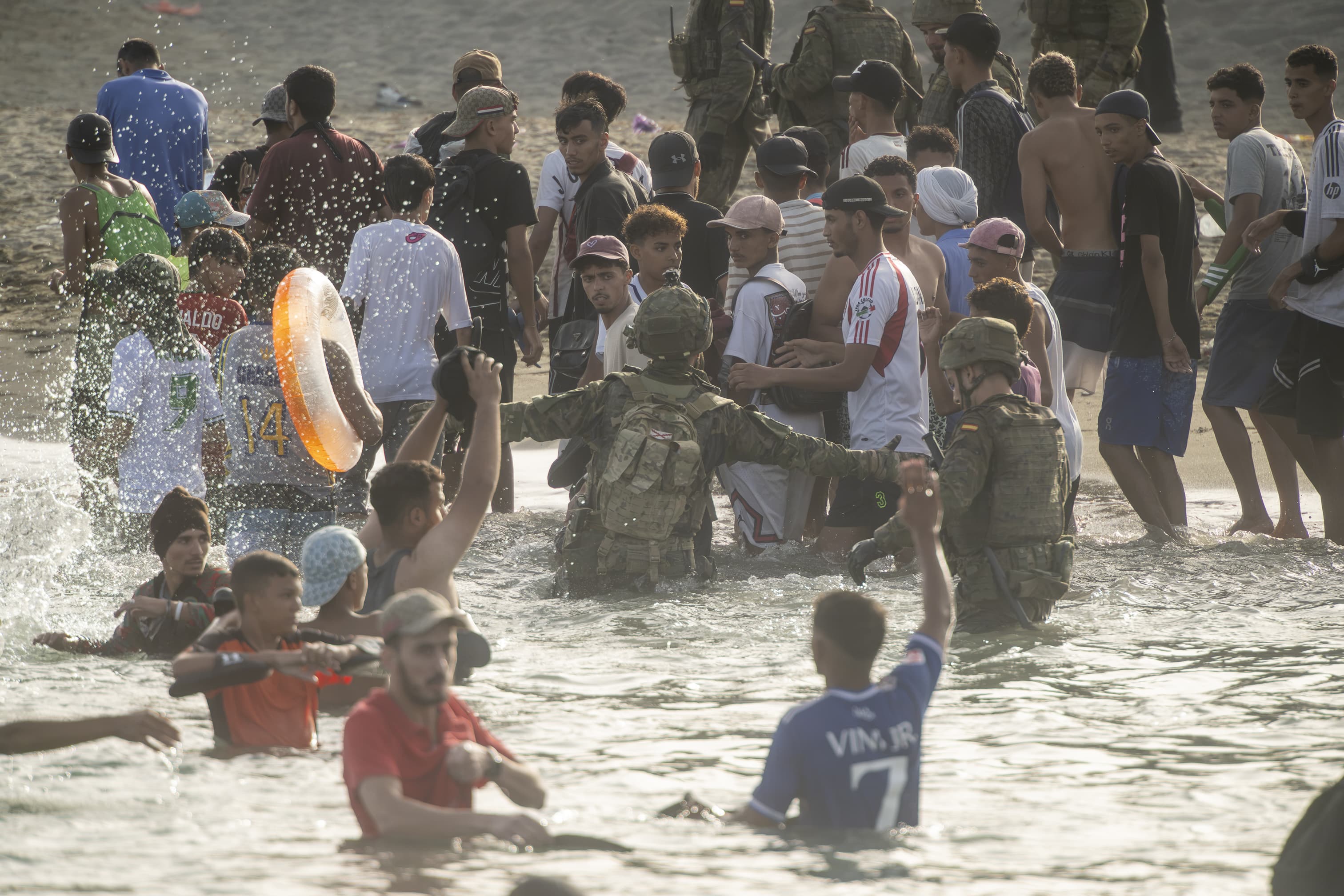 İspanya'ya Fas'tan binlerce göçmen akın etti: İtalya'dan tepki