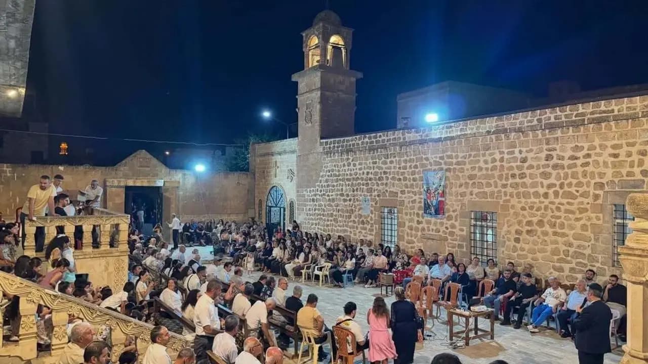 Midyat'taki Mor Şmuni Kilisesi'nde Şahroyo Ayini düzenlendi