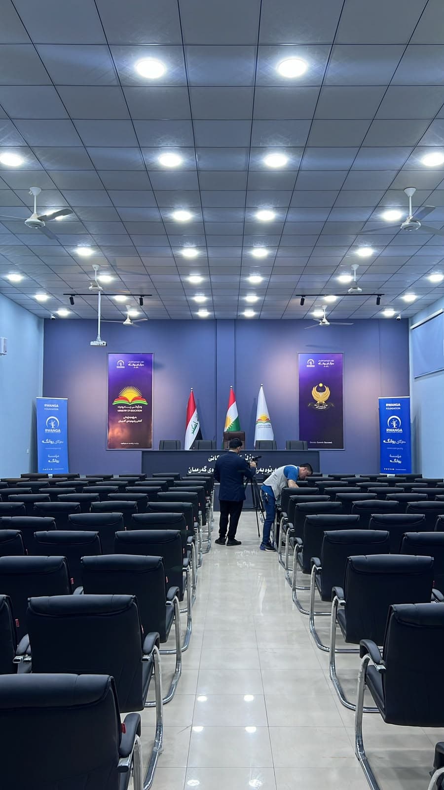 دەزگای روانگە هۆڵی کۆبوونەوەکانی بەڕێوەبەرایەتیی پەروەردەی گەرمیان نۆژەن دەکاتەوە