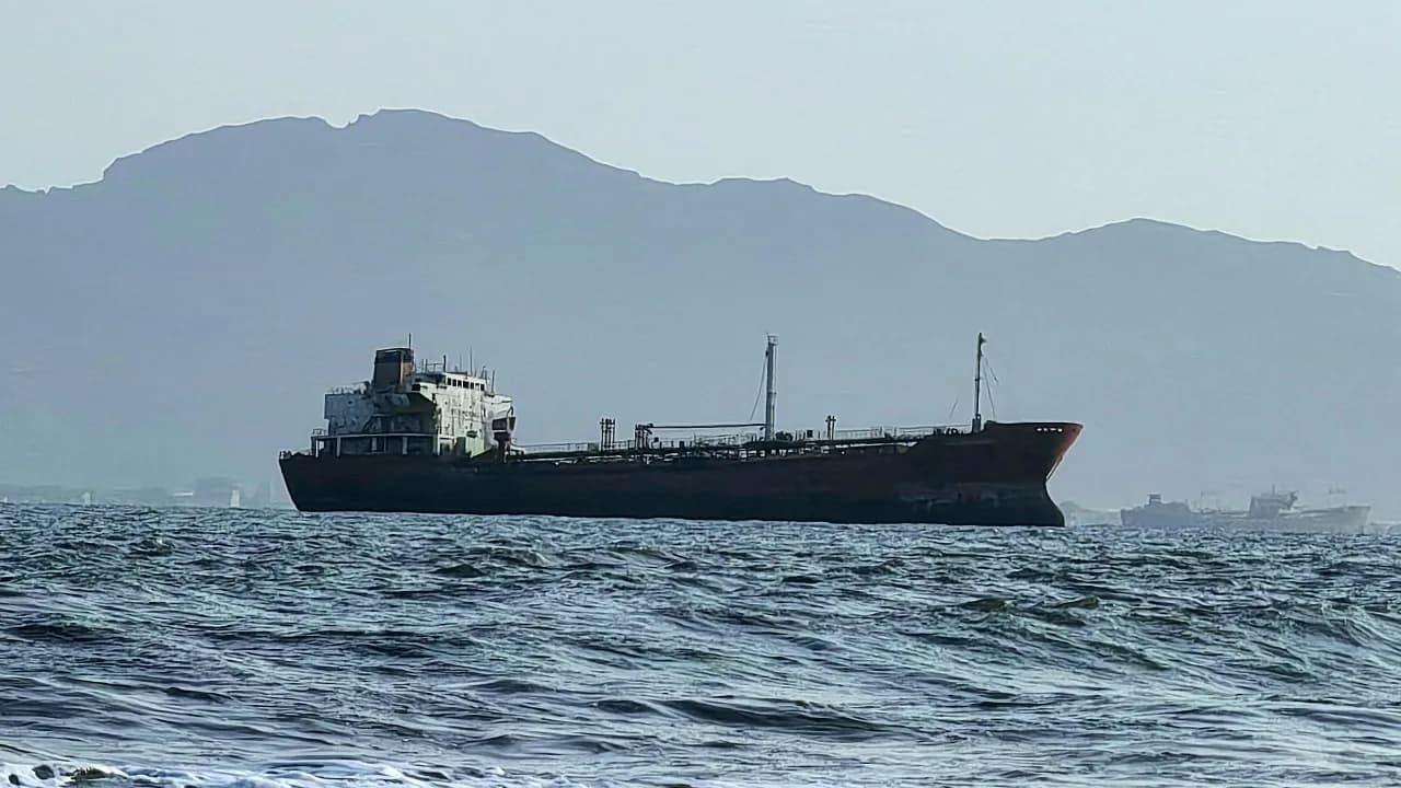 کەشتییەکی هیندستانی لە دەریای سوور نوقم بوو و یەمەن حووسییەکان تۆمەتبار دەکات