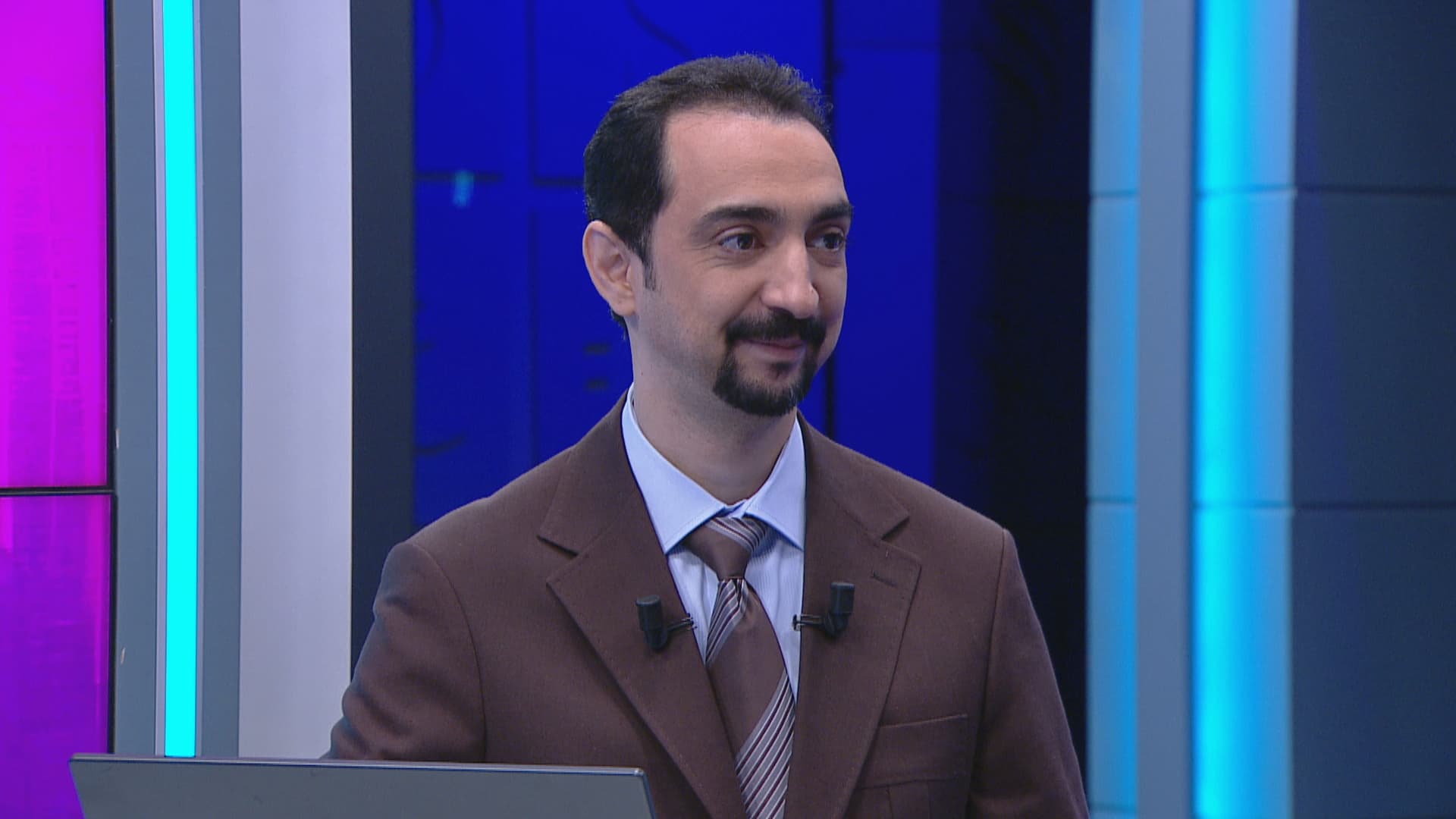 د. ترەیدەر: بەهای دینار بەرامبەر دۆلار زیاتر دادەبەزێت