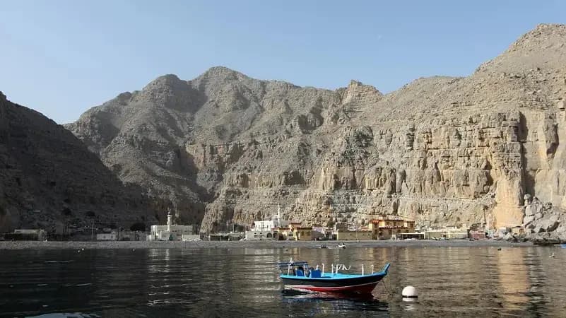 Hürmüz Boğazı'ndan patlama sesleri geldi