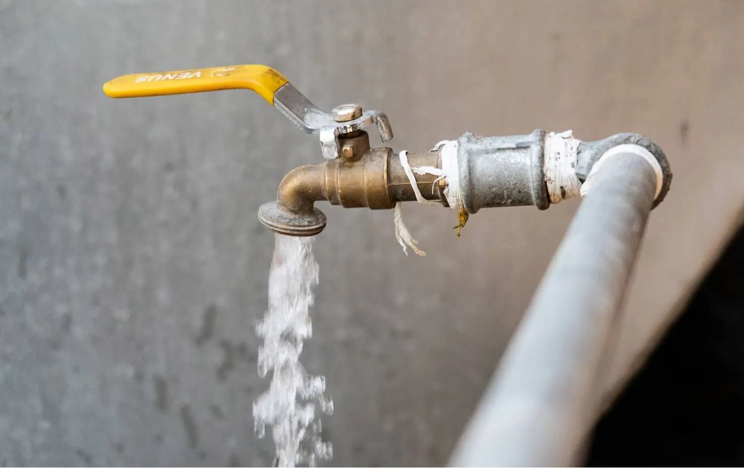 دوای بەدواداچوونی رووداو بەڕێوەبەرایەتیی ئاوی سلێمانی بەڵێنی چارەسەری کێشەی گەڕەکەکان دەدات