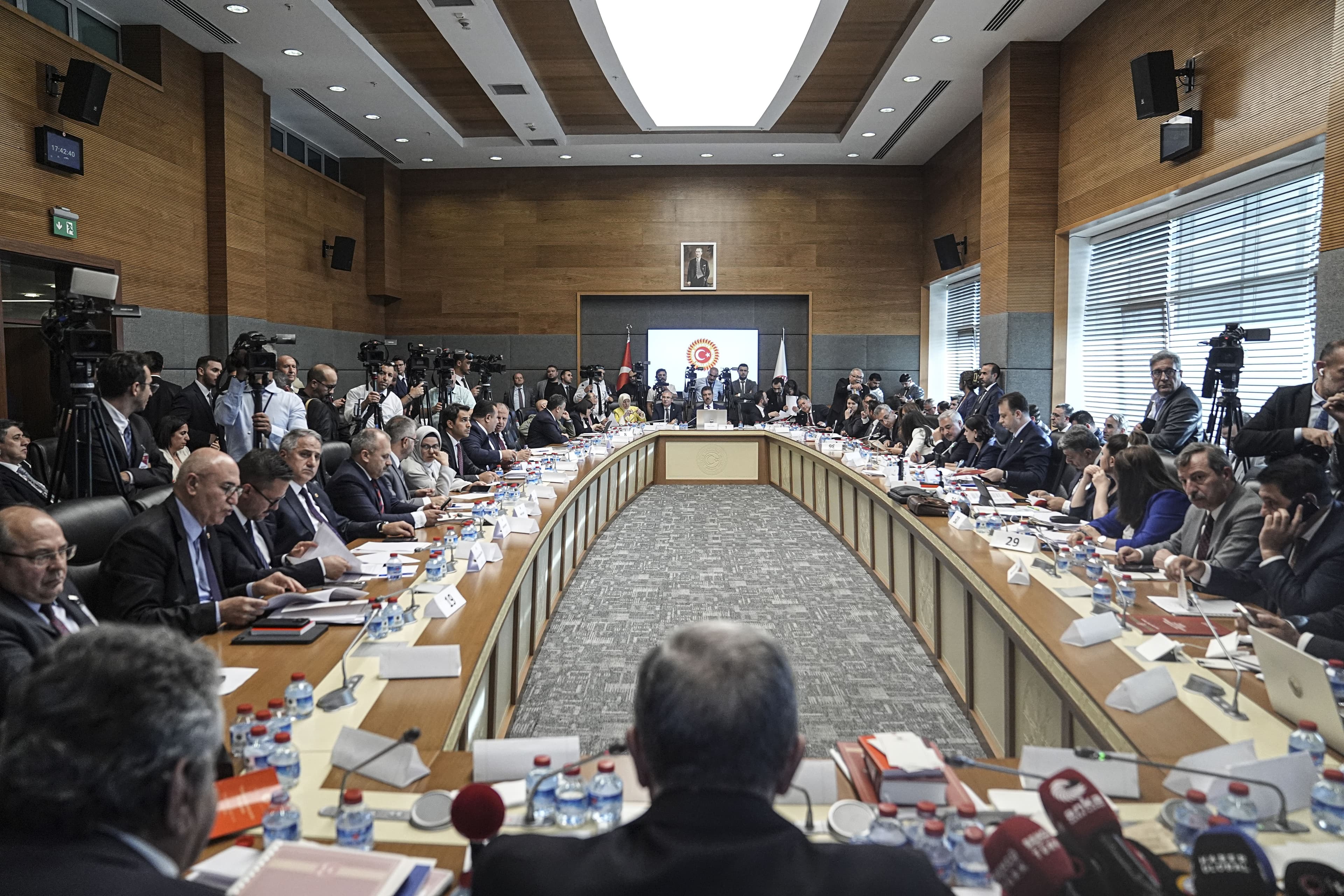 Maddelerin tamamı kabul edildi: Çerçeve yasa teklifi komisyondan geçti