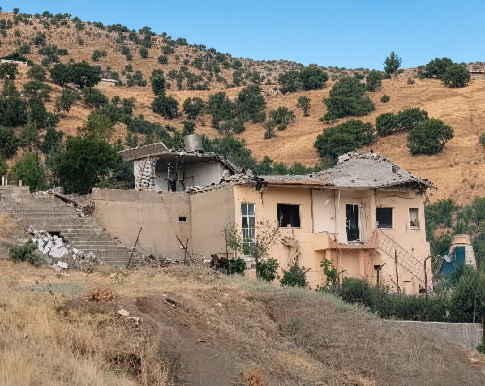 Li Silêmaniyê êrişî baregehên Komeleyan hat kirin