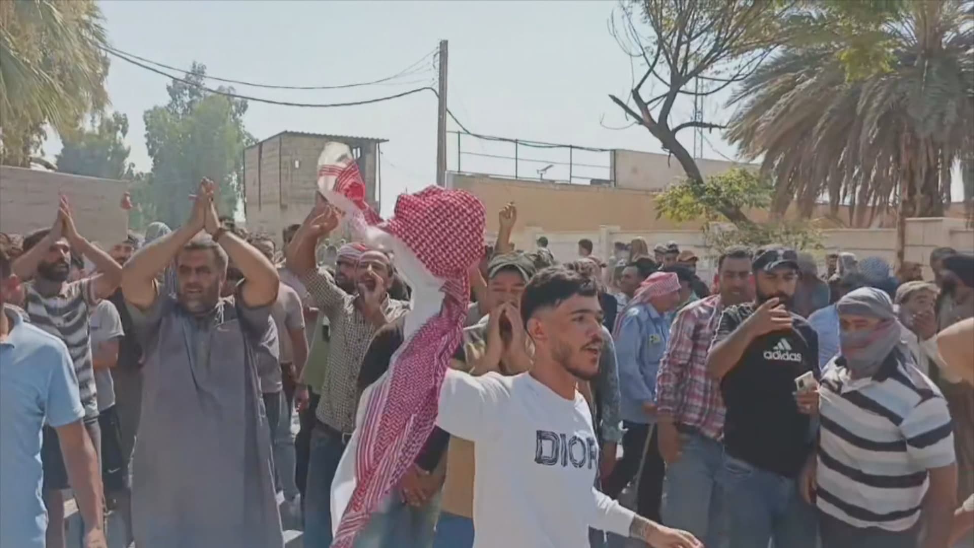 Serê Kaniyê'den göç eden ailelere verilen yardım arttırıldı