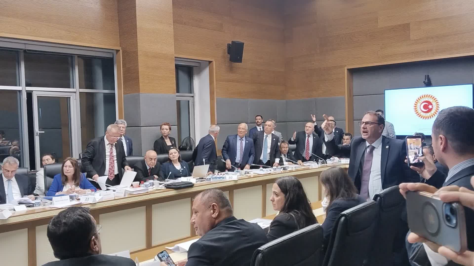 Parlamenterê ÎYÎ Partiyê: 25 milyon Kurd hene