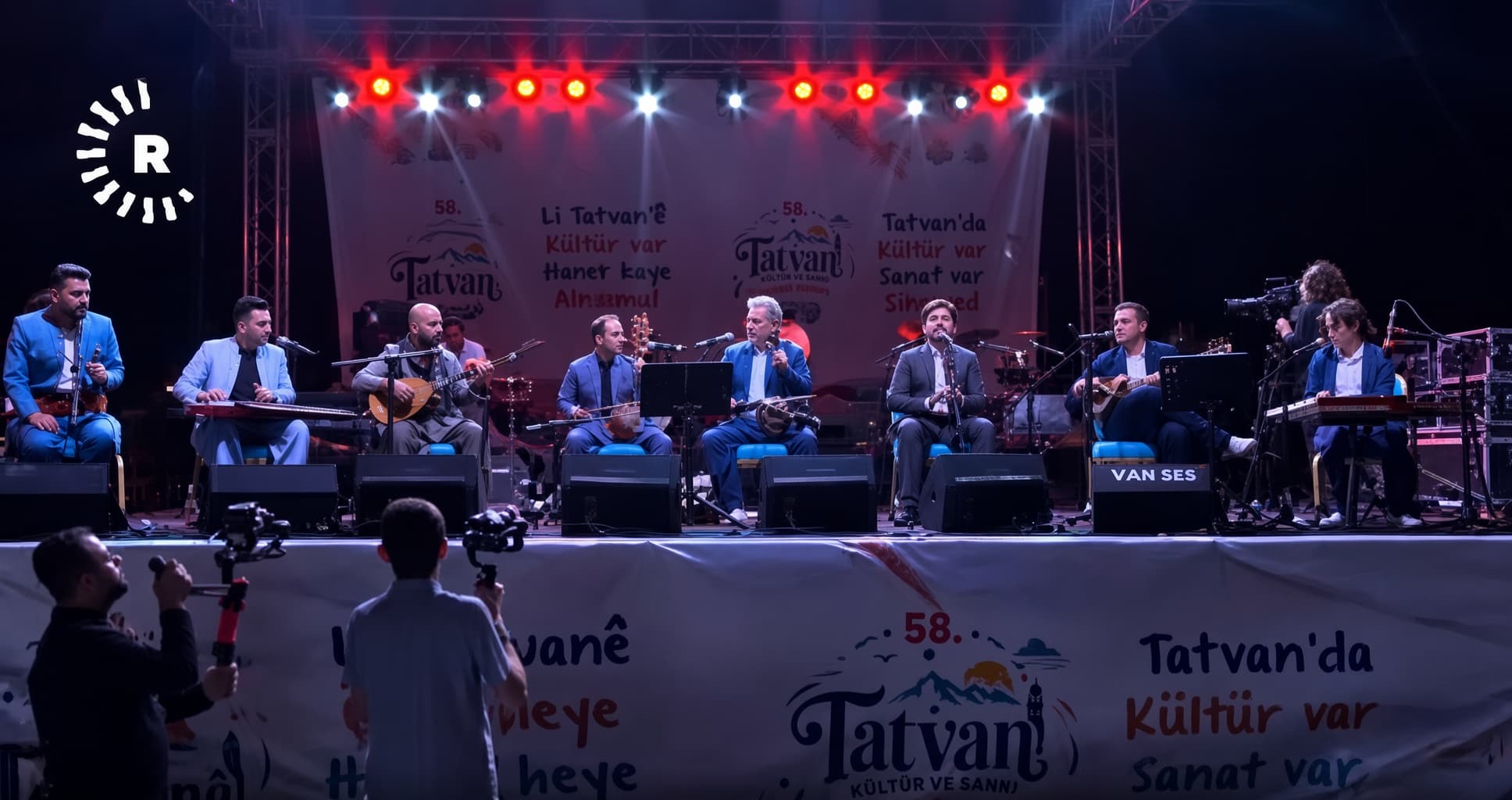 Efsanevi grup Kamkars, Tatvan’ı coşturdu: Binlerce kişi Van Gölü kıyısında buluştu