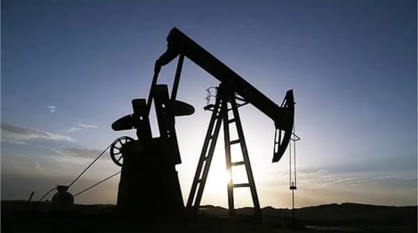 Petrol, Hürmüz Boğazı'nın yeniden açılmasına ilişkin belirsizlikle yükseldi