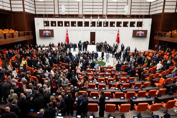 Hûrgiliyên dengdanê eşkere bûn: Ji 87 ‘na’yan 54 ên Partiya NÛ ne