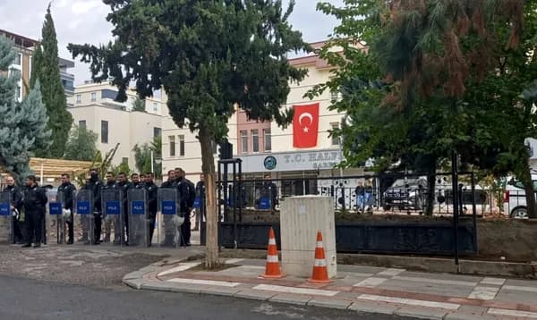 XELFETÎ - Di doza gendeliya şaredariyê de 14 kes li tawanên xwe mikur hatin