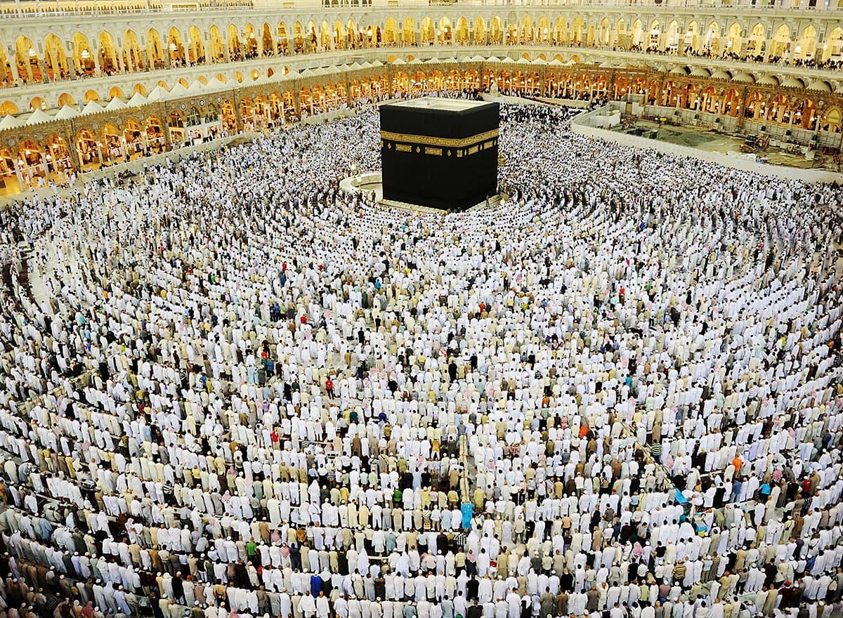 حاجییان لە دەوری کەعبە