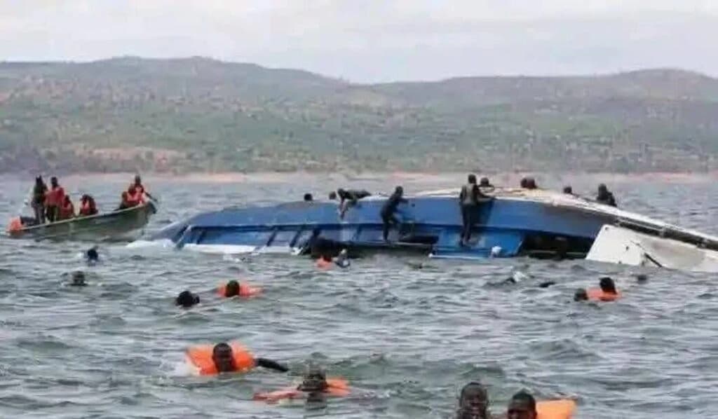 Feribot alabora oldu: En az 44, çok sayıda kayıp!