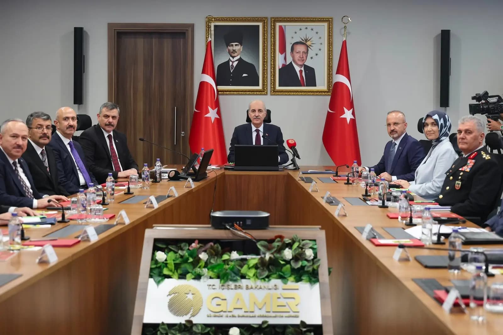 Kurtulmuş û Çîftçî li ser pêvajoyê bi parêzgaran re civiyan