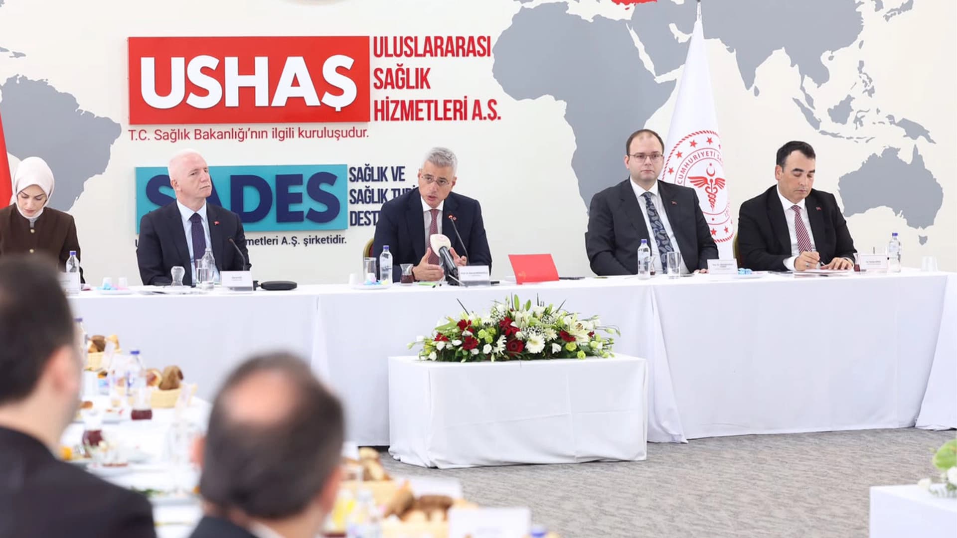 Kemal Memîşoglu li USHAŞê bi nûçegihanên tenduristiyê re civiya / Wêne: AA