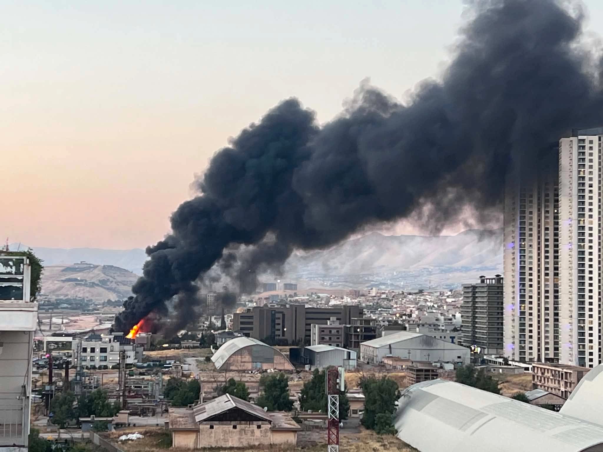 تەقینەوەیەک لەنێو باڵەخانەی پارێزگای سلێمانی روویدا؛ 'تانکەرێکی بەنزینخانەی نێو باڵەخانەکە بووە'