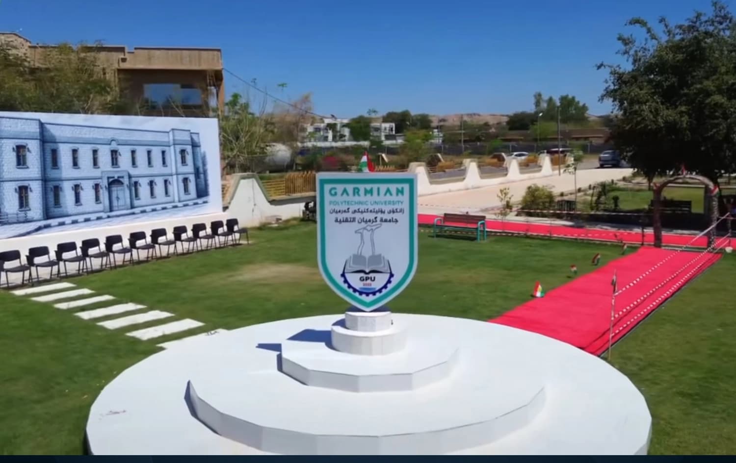 لۆگۆی زانکۆی پۆلیتەکنیکی گەرمیان لەنێو زانکۆکە