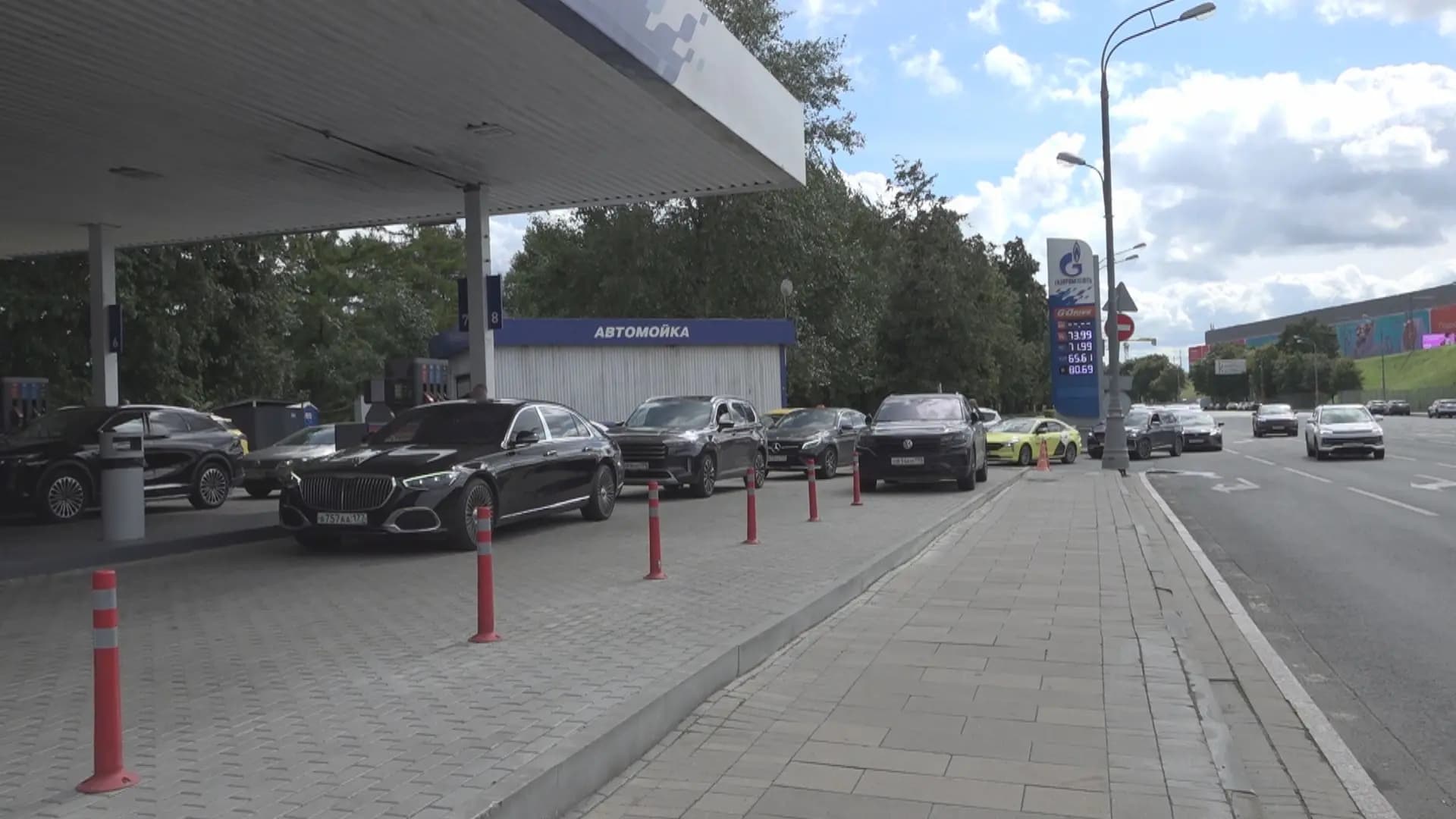 Moskova’da akaryakıt krizi: Benzin kuyrukları 2 kilometreyi aştı