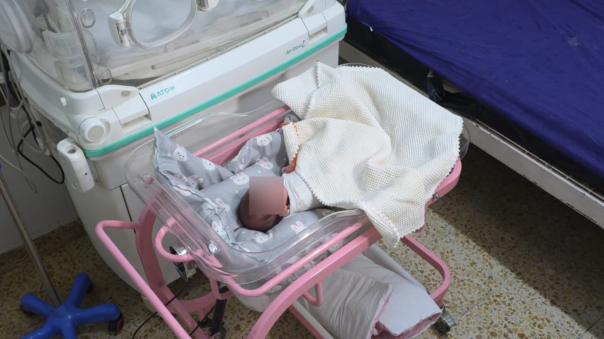 منداڵێکی یەک مانگ لە بەردەم مزگەوتێکی کەرکووک دۆزرایەوە