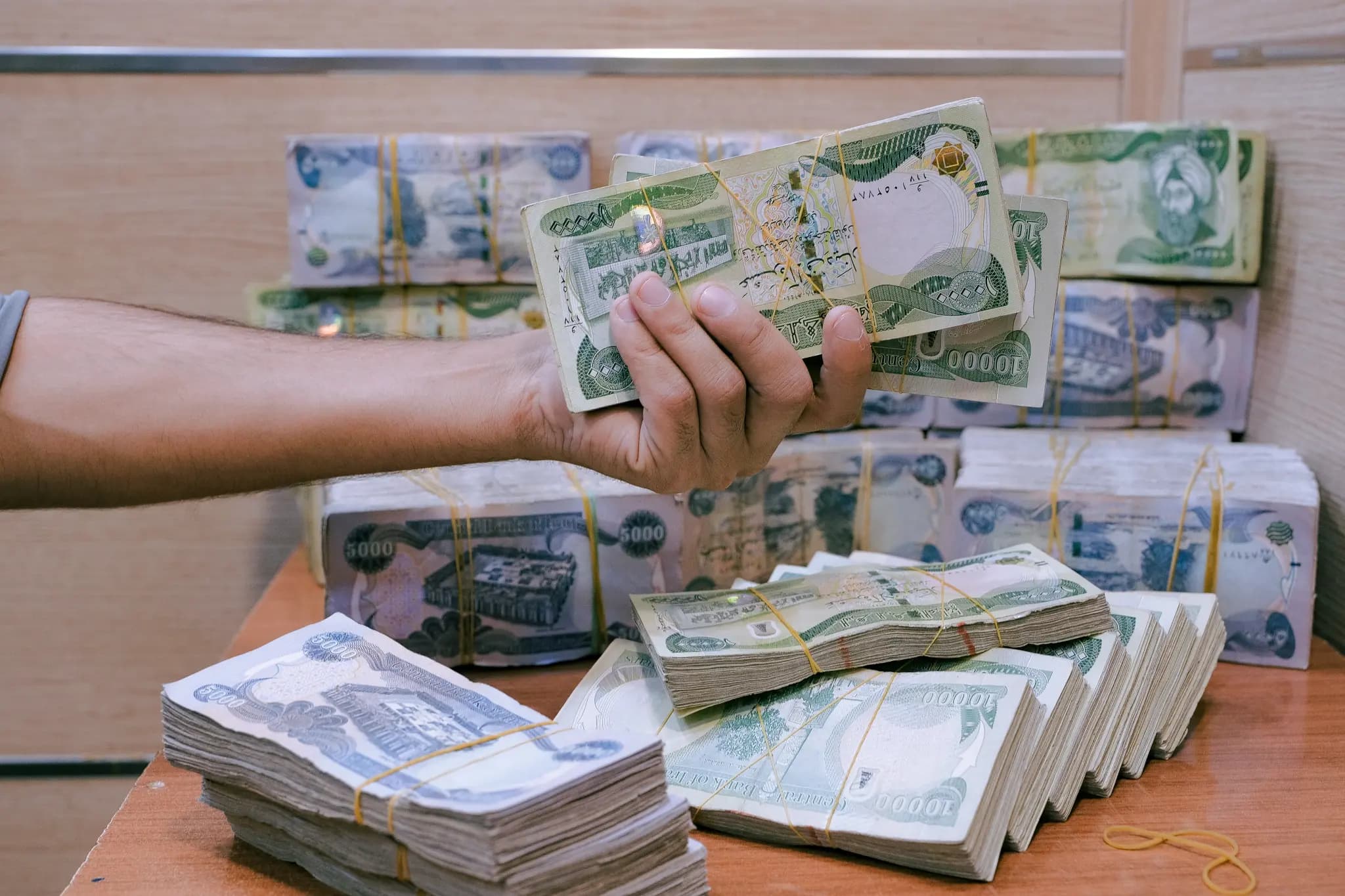 نوێنەرێکی مامۆستایانی گرێبەست: بڕیارە ئەم هەفتەیە مووچە وەربگرین