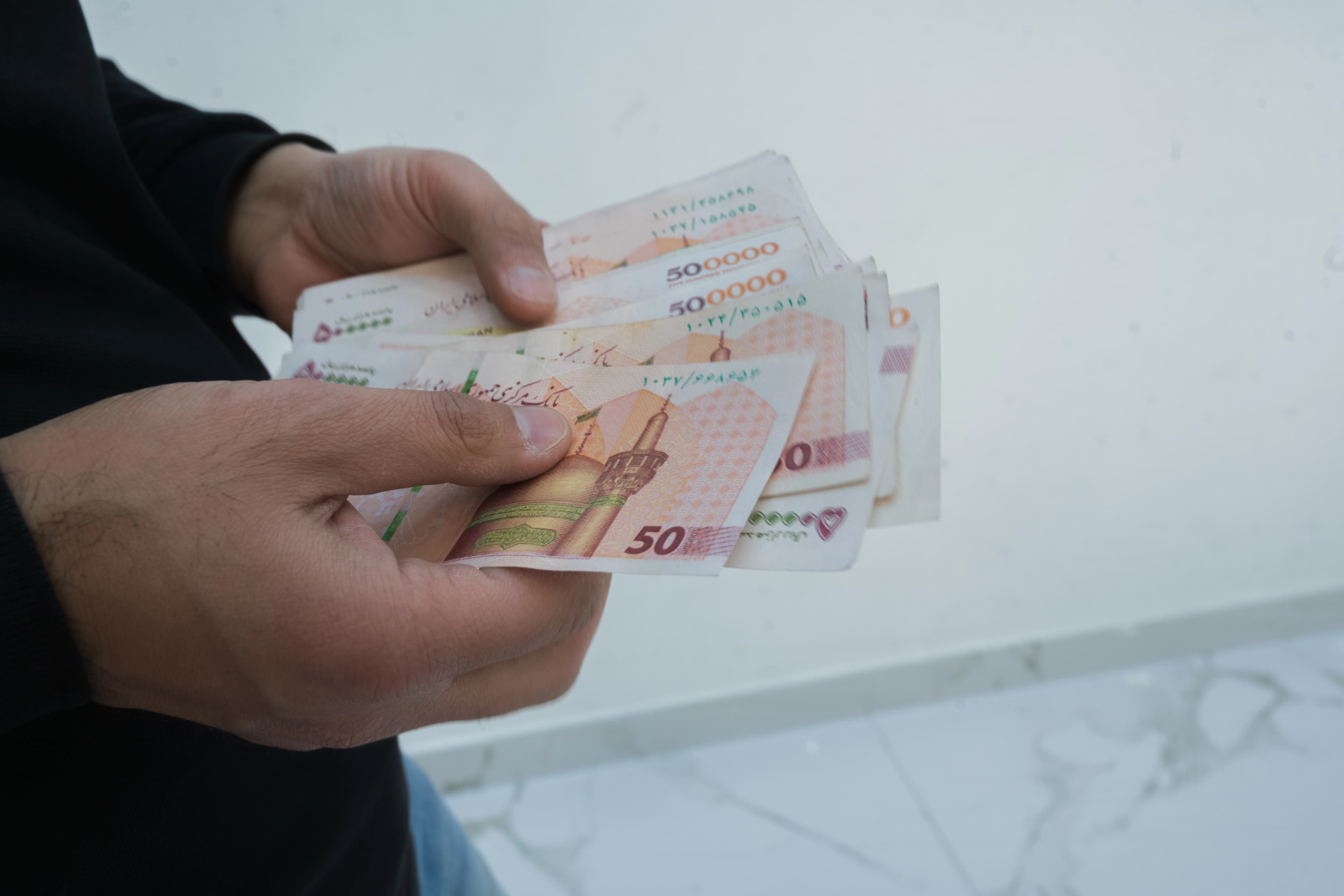 نرخی دۆلار 200 هەزار تمەنی تێپەڕاند