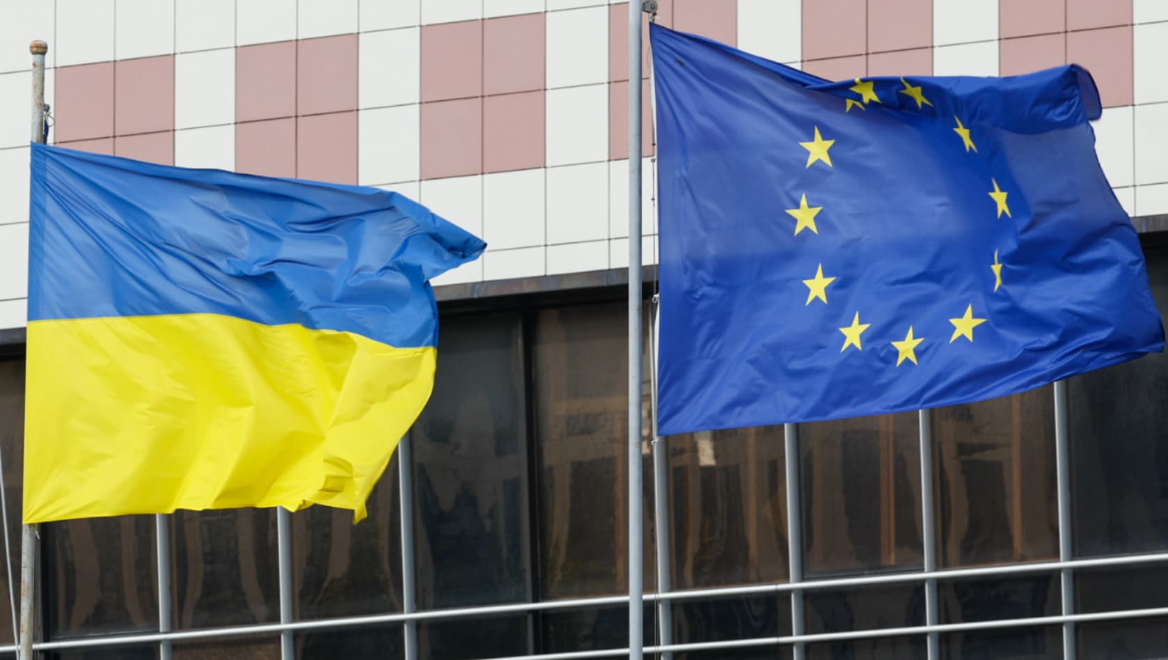 AB'den Ukrayna'ya 6,1 milyar euroluk hava savunma ve mühimmat desteği