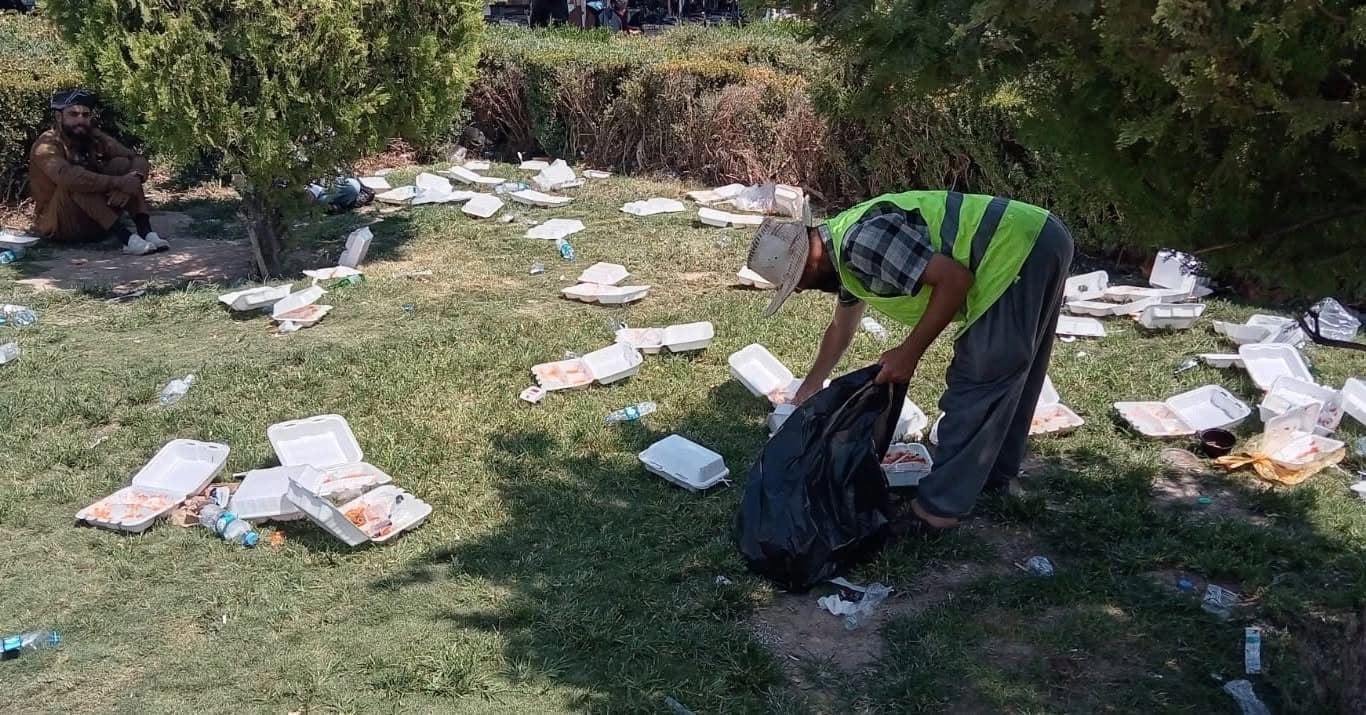 ئەمڕۆ 4 تۆن زبڵ و خاشاک لە (پارکی شار)ی هەولێر کۆکراوەتەوە