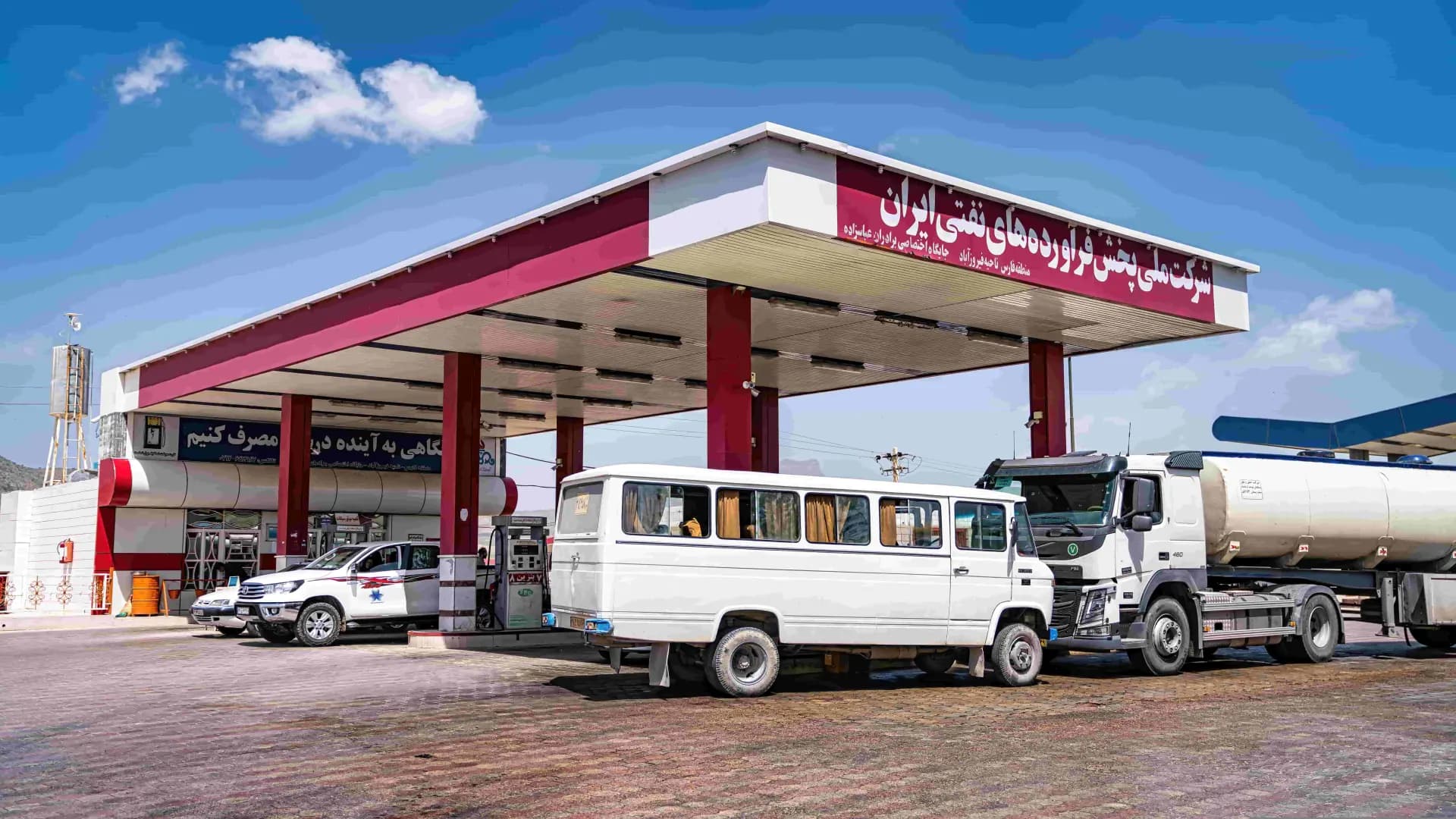 ئێران: نرخی بەنزین بەرز ناکرێتەوە و پشکی هاووڵاتییان وەک خۆی دەمێنێتەوە