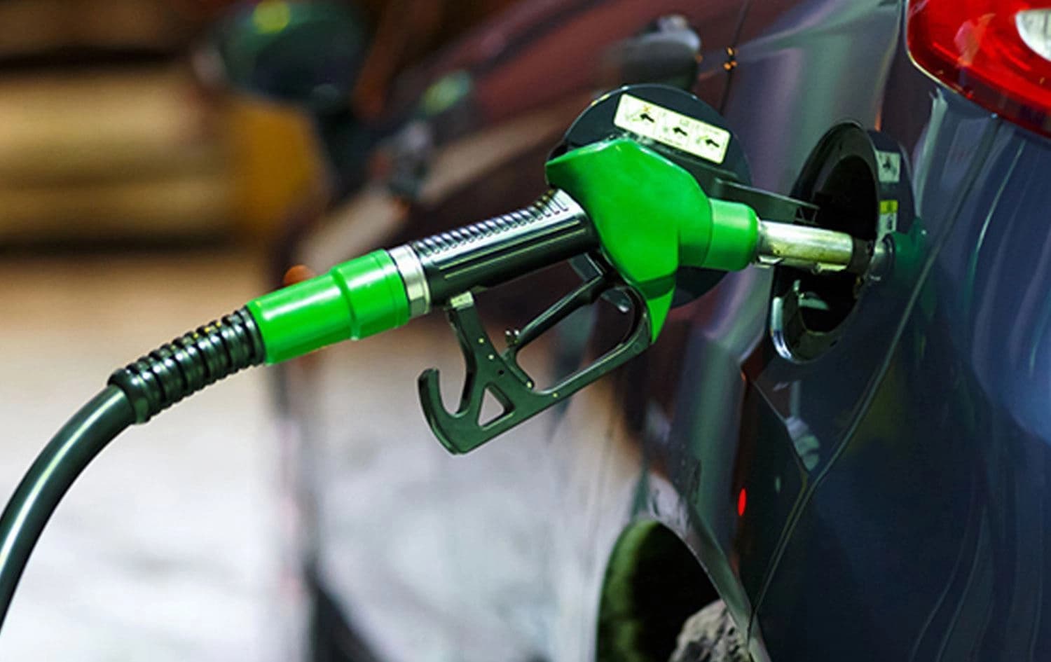 Küresel piyasalardaki yumuşama akaryakıta yansıyor: Motorinde indirim beklentisi