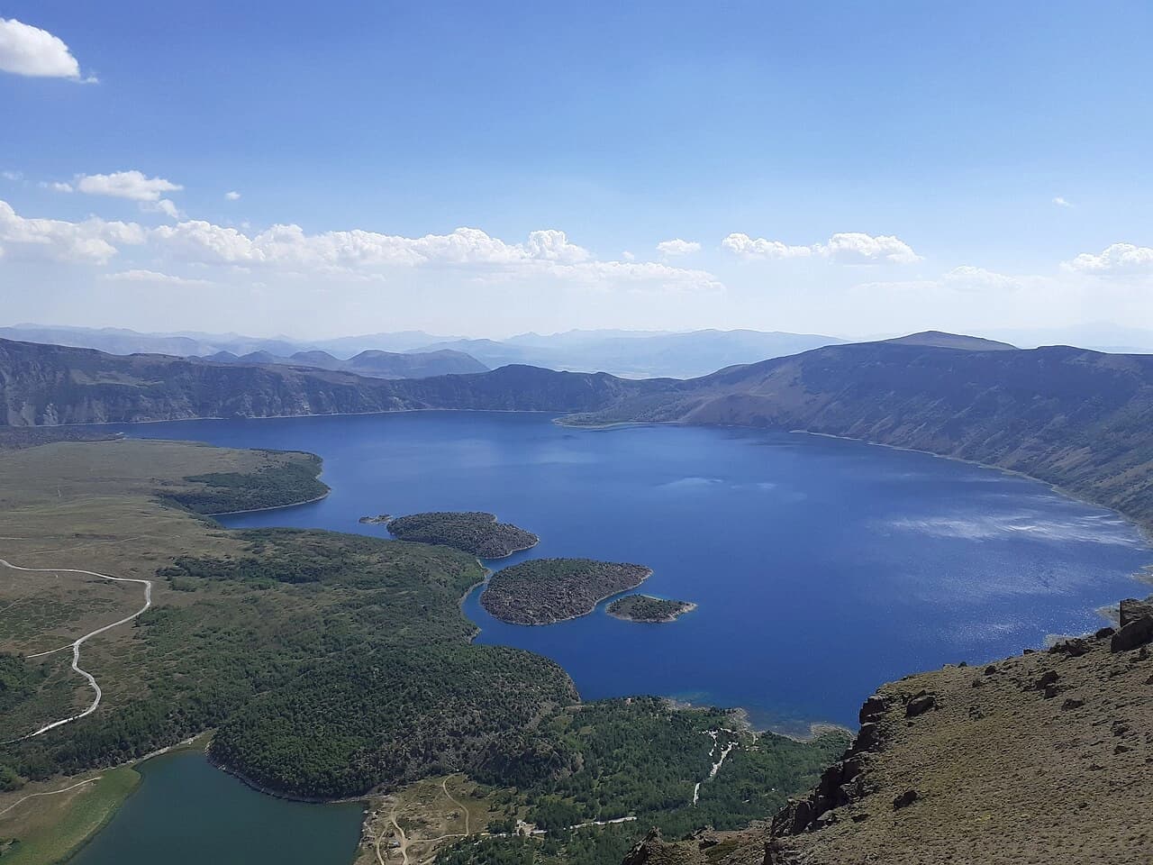 Bihuşta veşartî ya li ser çiyayekî: Gola Kraterê ya Nemrûdê