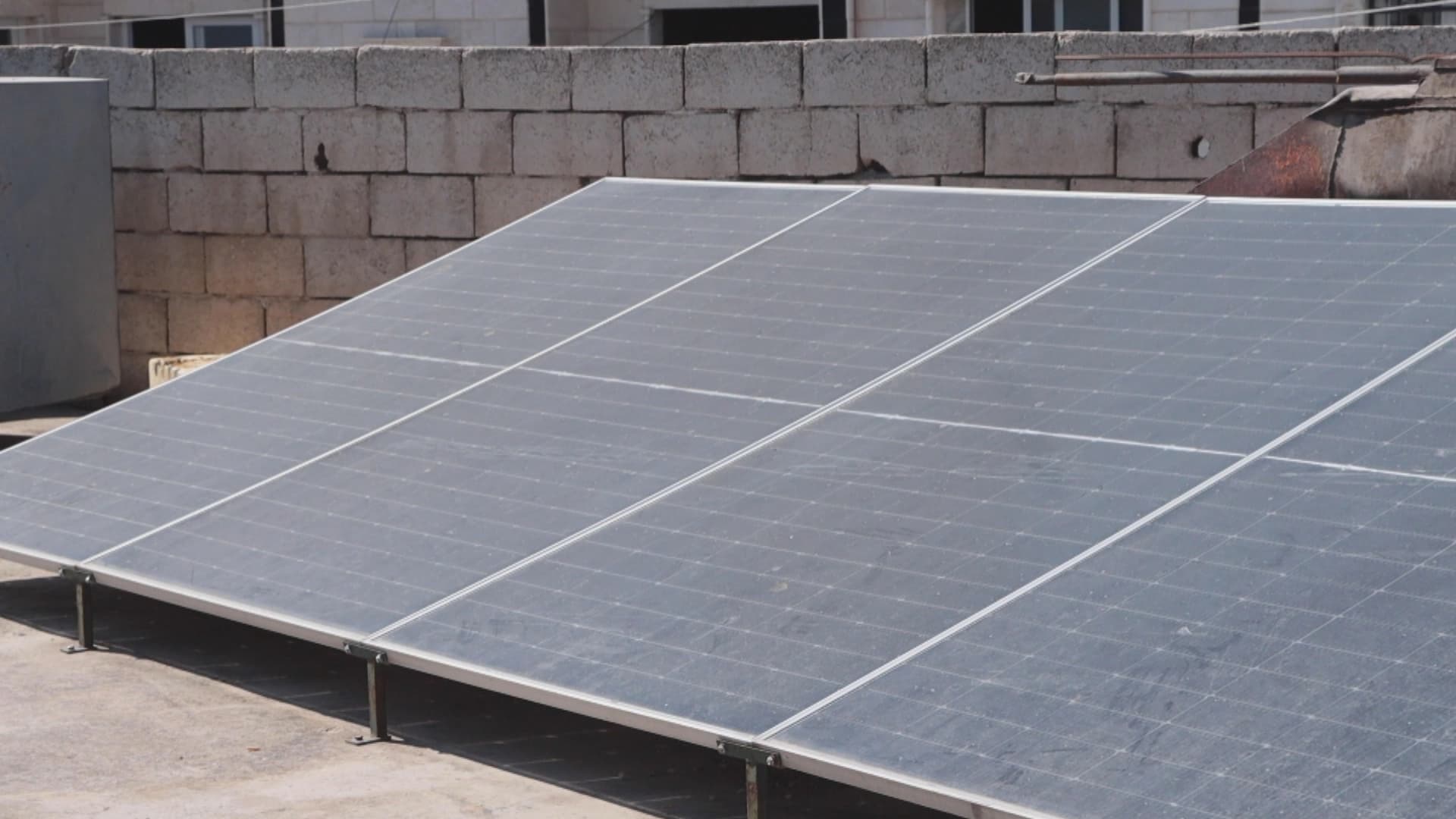 Bê elektrîkî û germahiyê jiyan li Kobaniyê zehmet kiriye