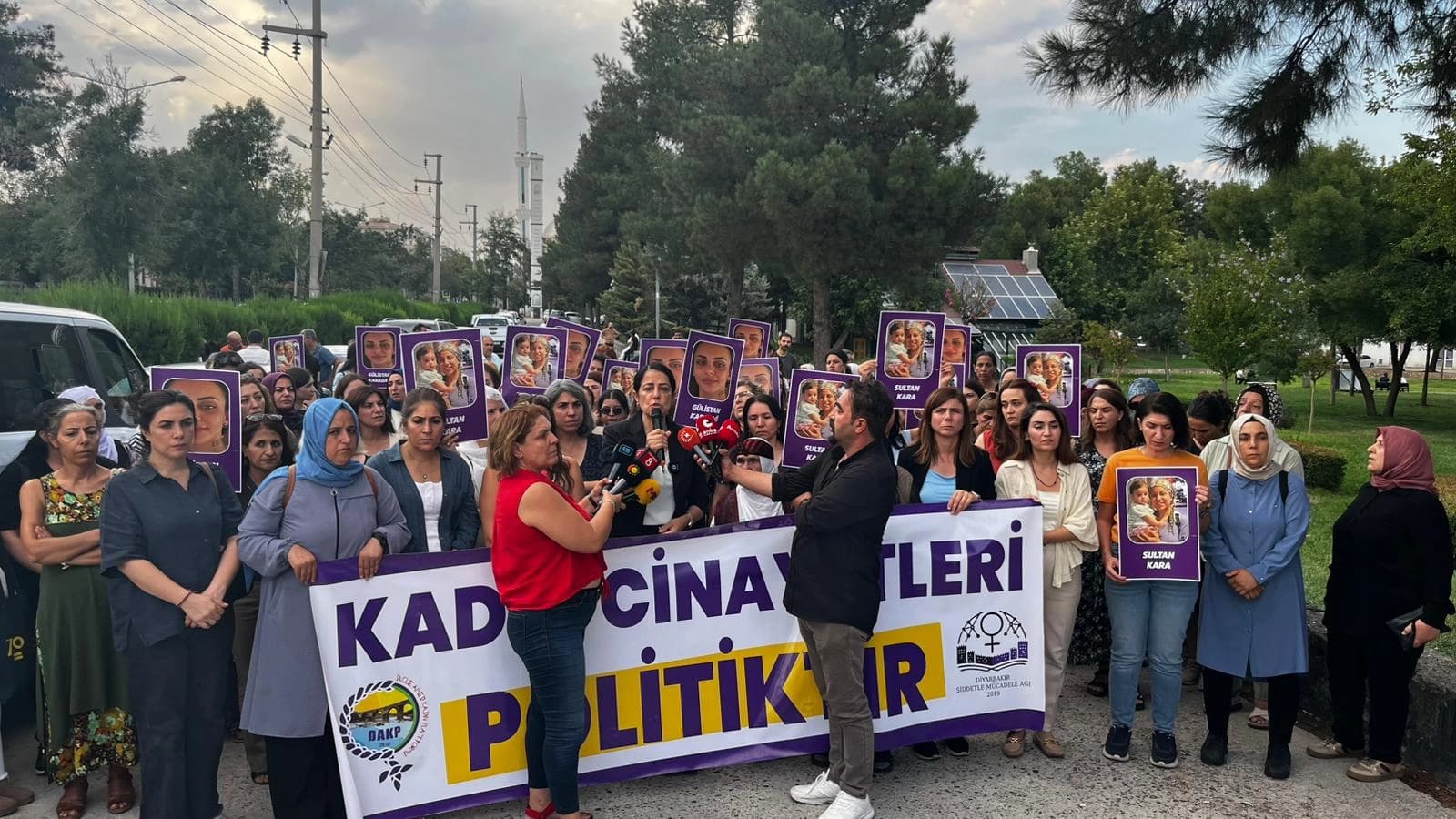 AMED - Sultana bi dergûş hatibû kuştin, jinan dengê xwe bilind kir