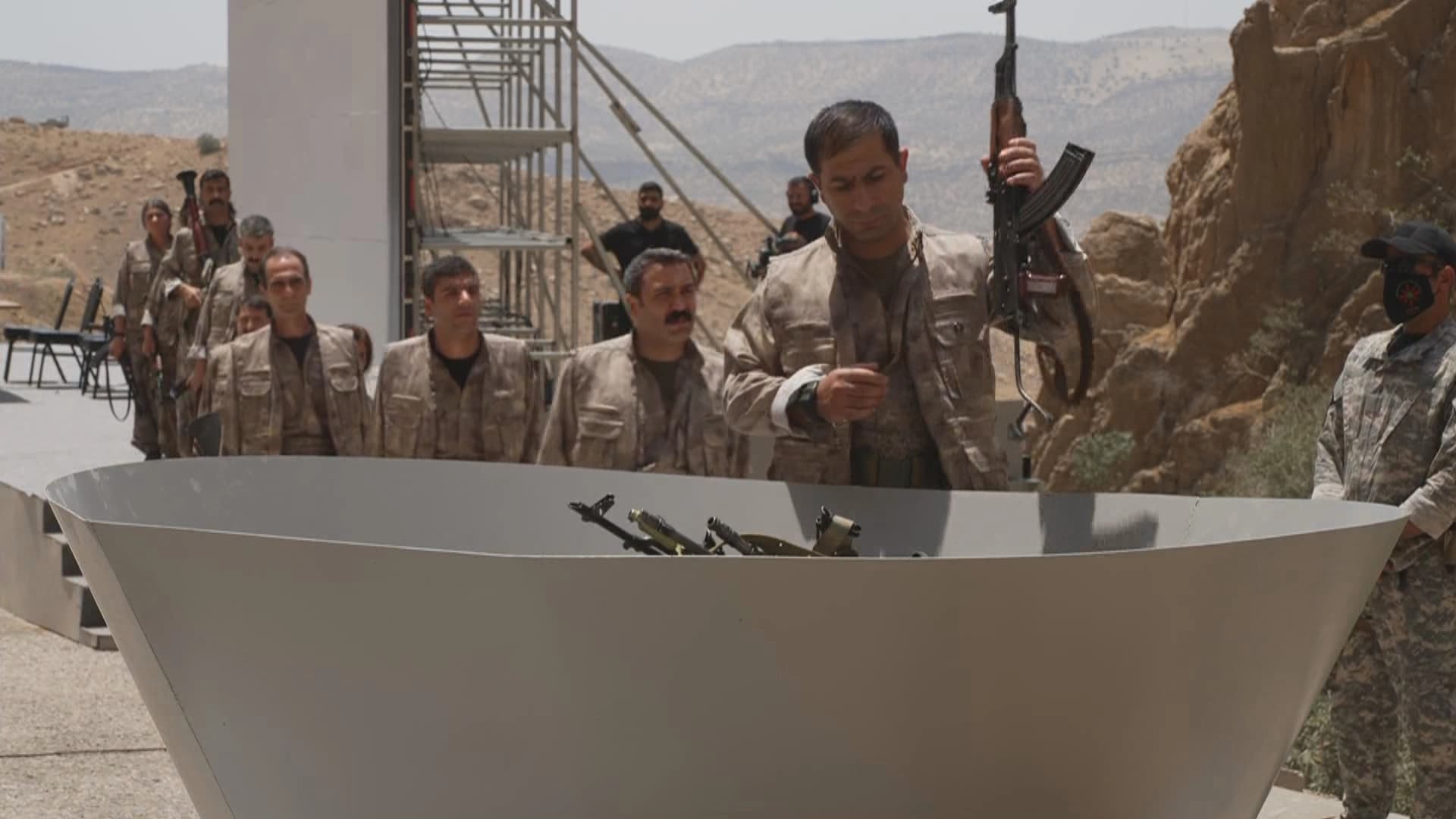 Di pêvajoyê de êdî çav li ser gavên yasayî û meydanî ne