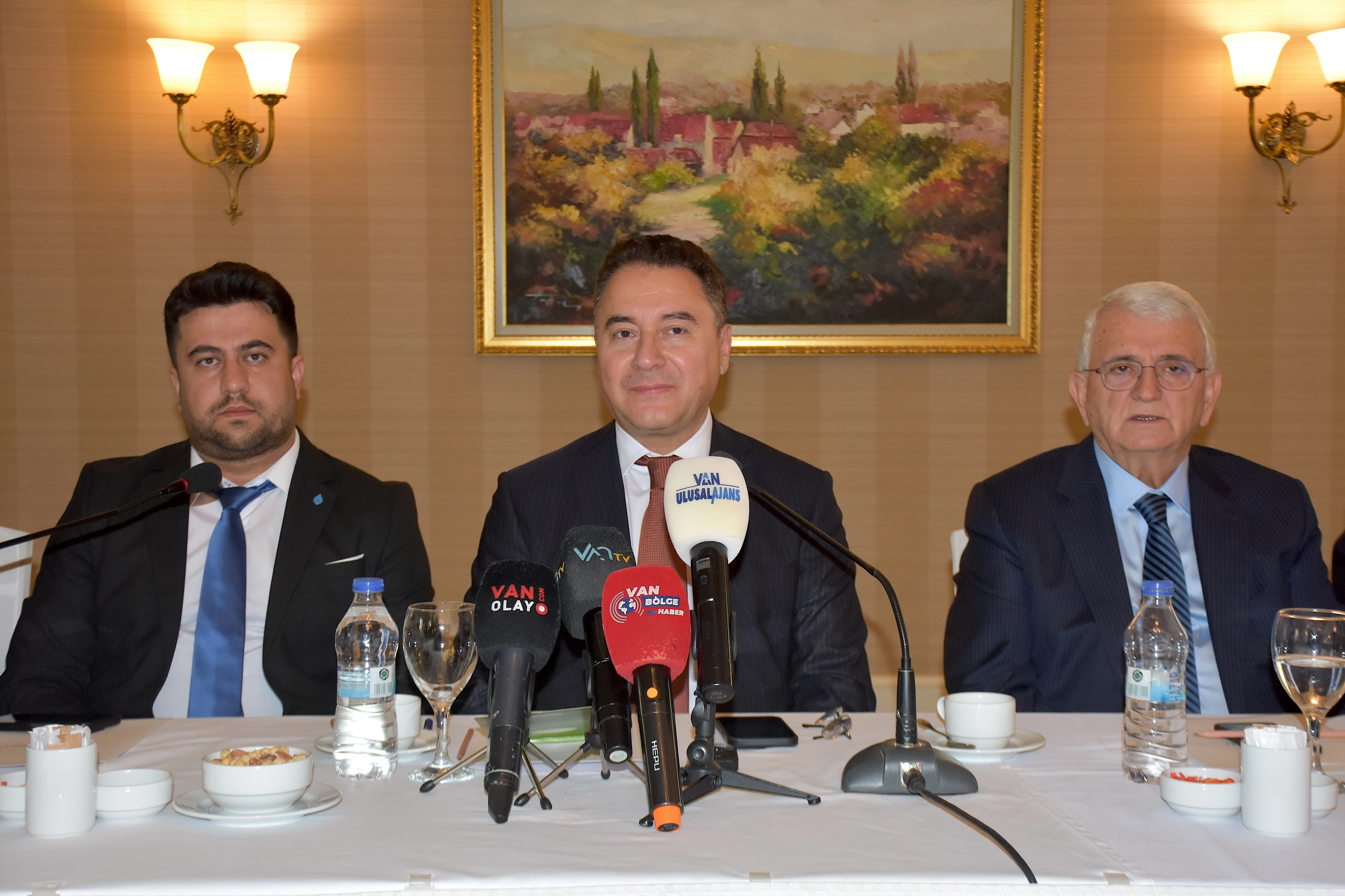 Babacan Van’da konuştu: Barış sürecinin desteklenmesi elzem