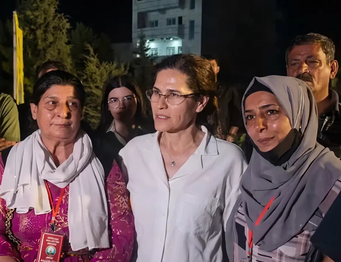 Îlham Ehmed: Dema wê hatiye em bi rêyên siyasî li mafên xwe bigerin