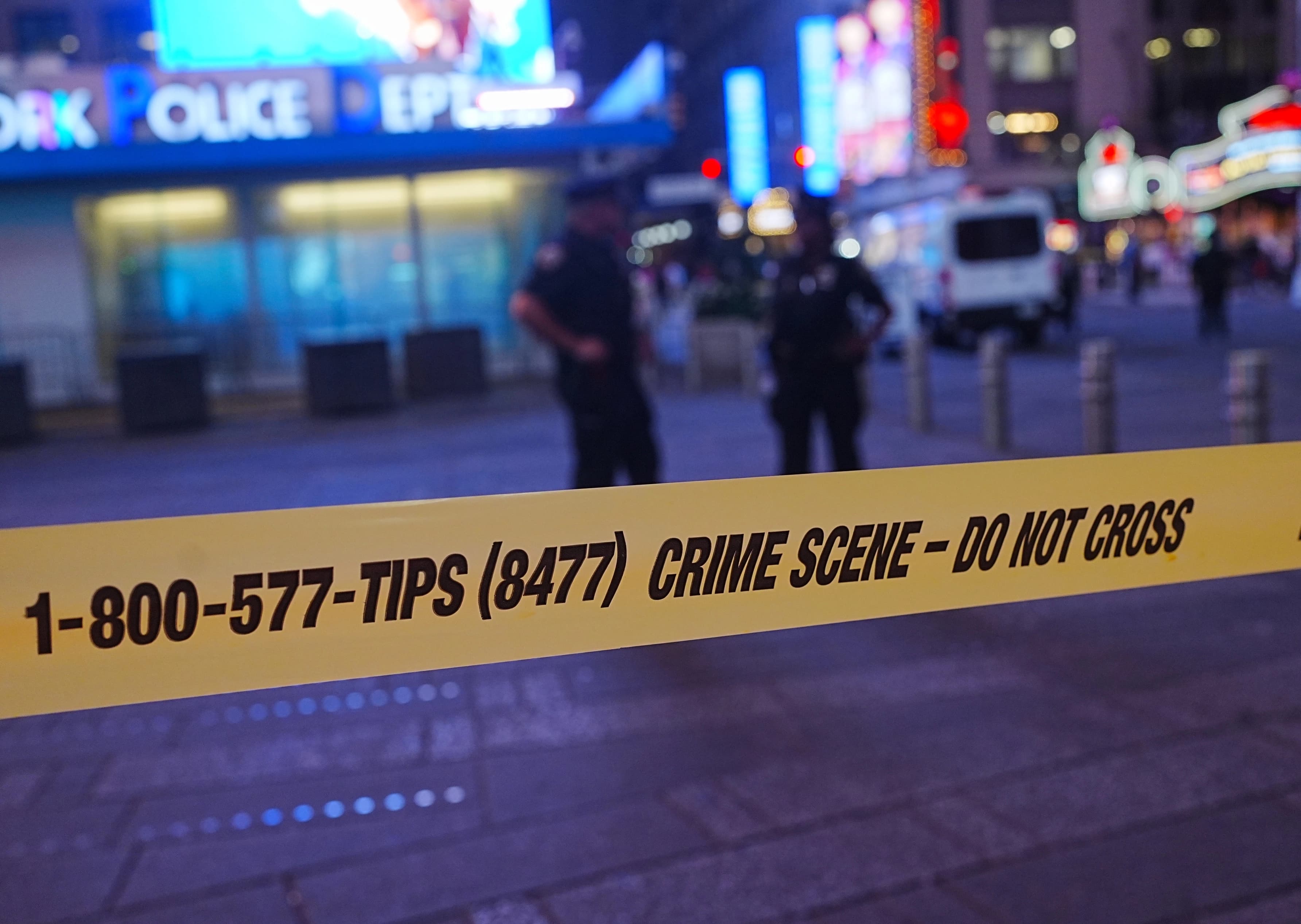 NEW YORK - Jina ku bi kêrê jinek kuşt bi guleyên polîsan hat kuştin