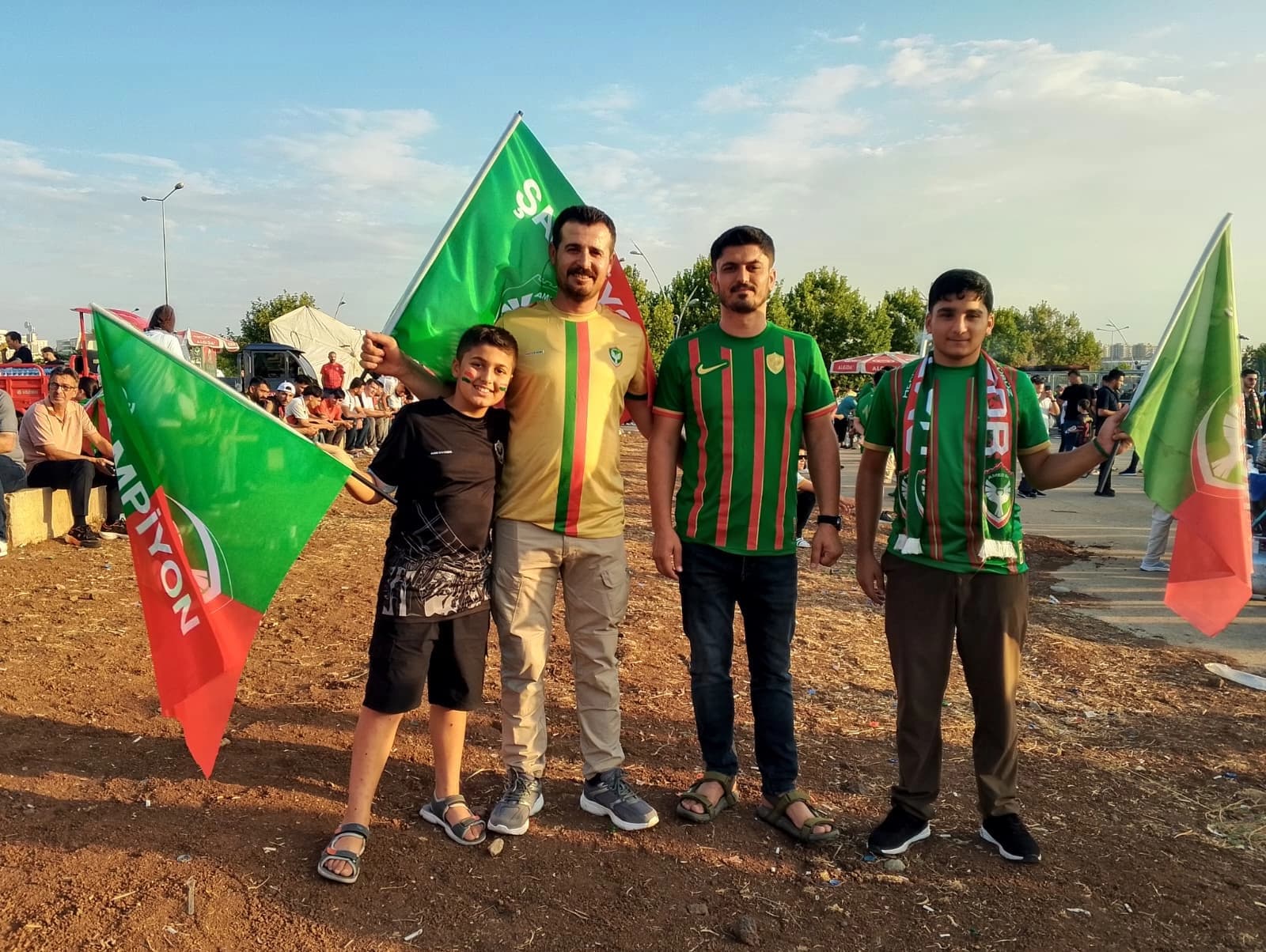 Hemsiyên Trabzonê xwe li ber agirê cîgera Amedê negirt