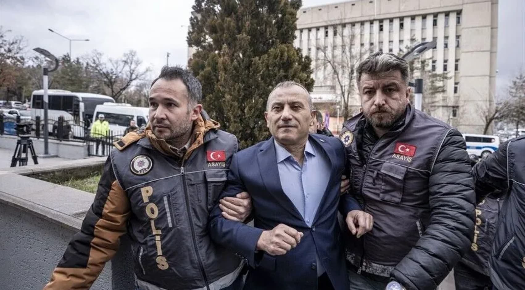 Tutuklu eski vali Sonel, avukatı aracığıyla paylaşım yaptı: Gerçeklerin ortaya çıkarılması en büyük arzumuz