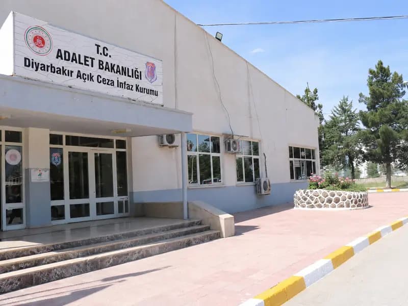 دەم پارتی و پارتی نوێ پرسی رەوشی گرتووخانەی ئامەدیان بردە پەرلەمان