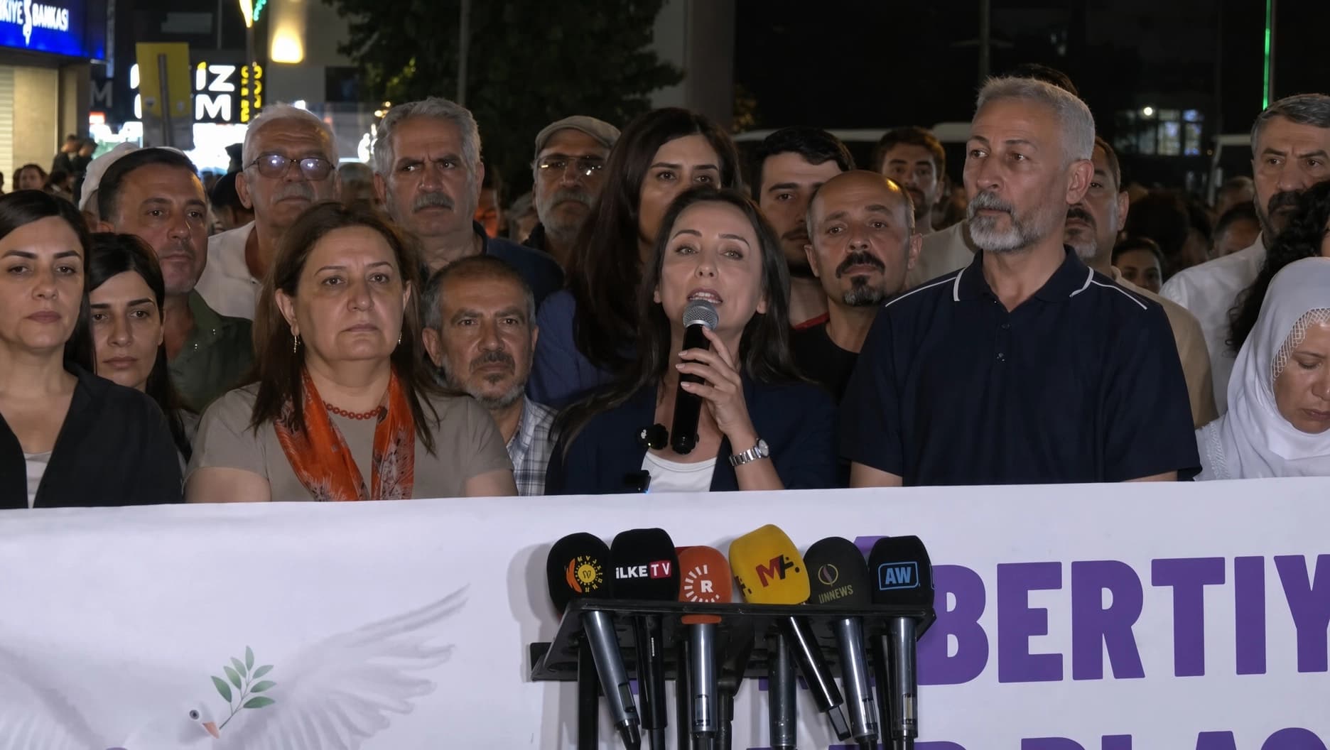 Hatimoğulları Diyarbakır’dan seslendi: Barış adalettir, anadilde eğitimdir