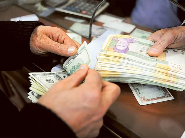 یەک دۆلار بە زیاتر لە 2015 هەزار تمەن مامەڵەی پێوەدەکرێت